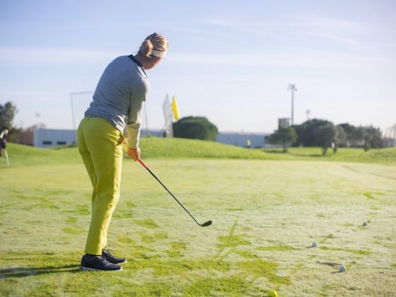 woman playing golf